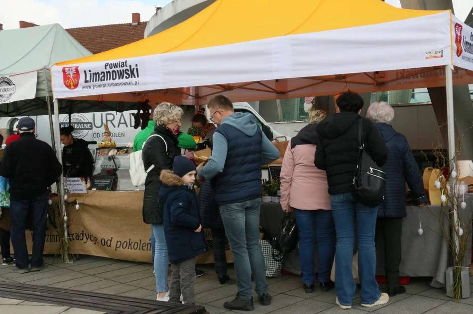 Na limanowskim rynku odbył się Kiermasz Wielkanocny - zdjęcie 5