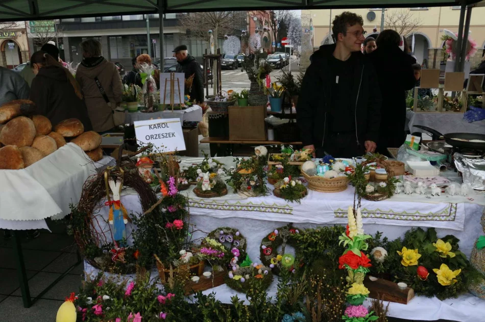 Na limanowskim rynku odbył się Kiermasz Wielkanocny - zdjęcie 8