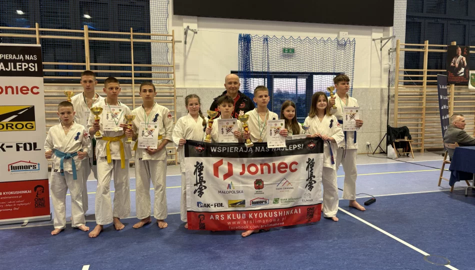 8 medali karateków ARS Limanowa – JONIEC Team na Mistrzostwach Makroregionu Południowego i Międzywojewódzkich Mistrzostwach Młodzików w Karate Kyokushin - zdjęcie 1