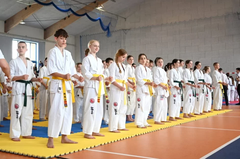 8 medali karateków ARS Limanowa – JONIEC Team na Mistrzostwach Makroregionu Południowego i Międzywojewódzkich Mistrzostwach Młodzików w Karate Kyokushin - zdjęcie 12