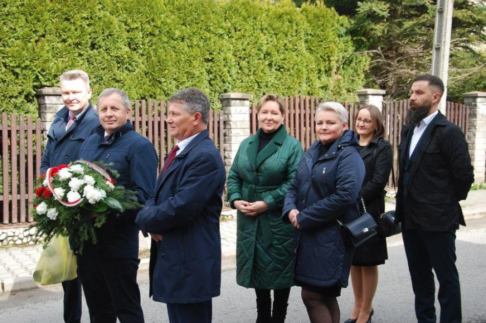 Uczczono ofiary Katynia i katastrofy smoleńskiej (ZDJĘCIA) - zdjęcie 12