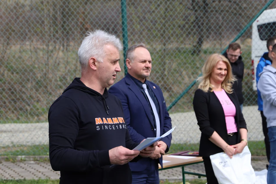 Pisarzowa na podium Mistrzostw Gminy Limanowa w Piłce Nożnej chłopców ! - zdjęcie 12