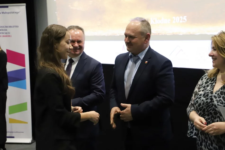 VI Ogólnopolski Konkurs Plastyczny „W kręgu poezji i prozy lagrowej więźniarek KL Ravensbrück" - zdjęcie 18