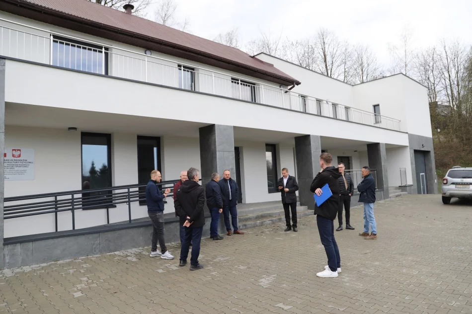 Odebrano budynek wielofunkcyjny przy stadionie sportowym w Mordarce - zdjęcie 13