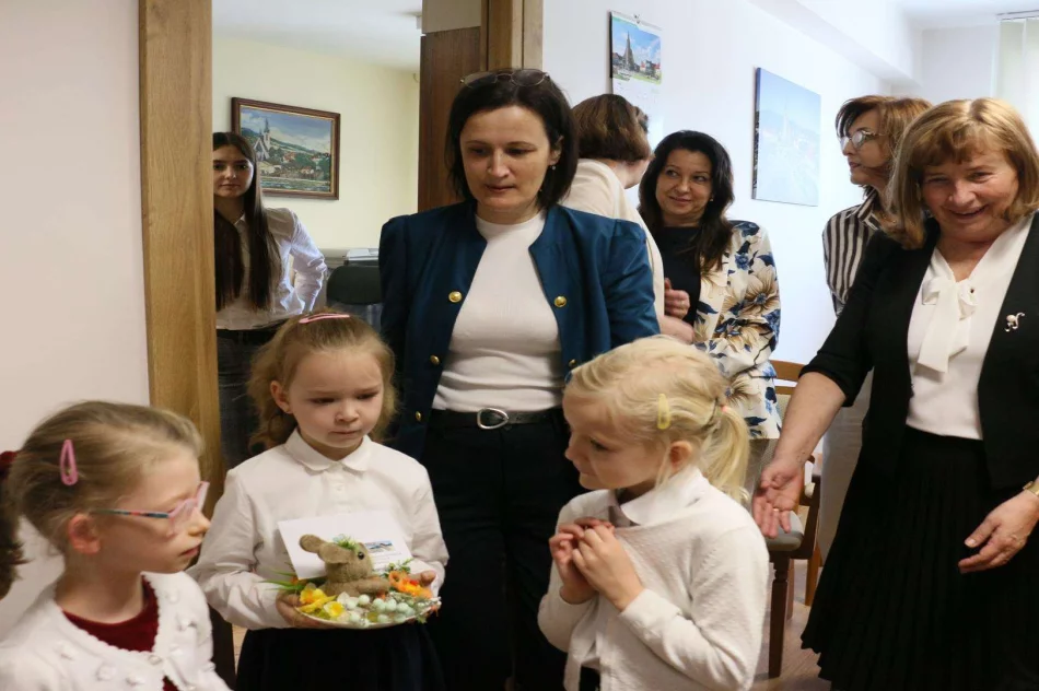Przedszkolaki z wielkanocnymi życzeniami u Burmistrz Miasta - zdjęcie 2
