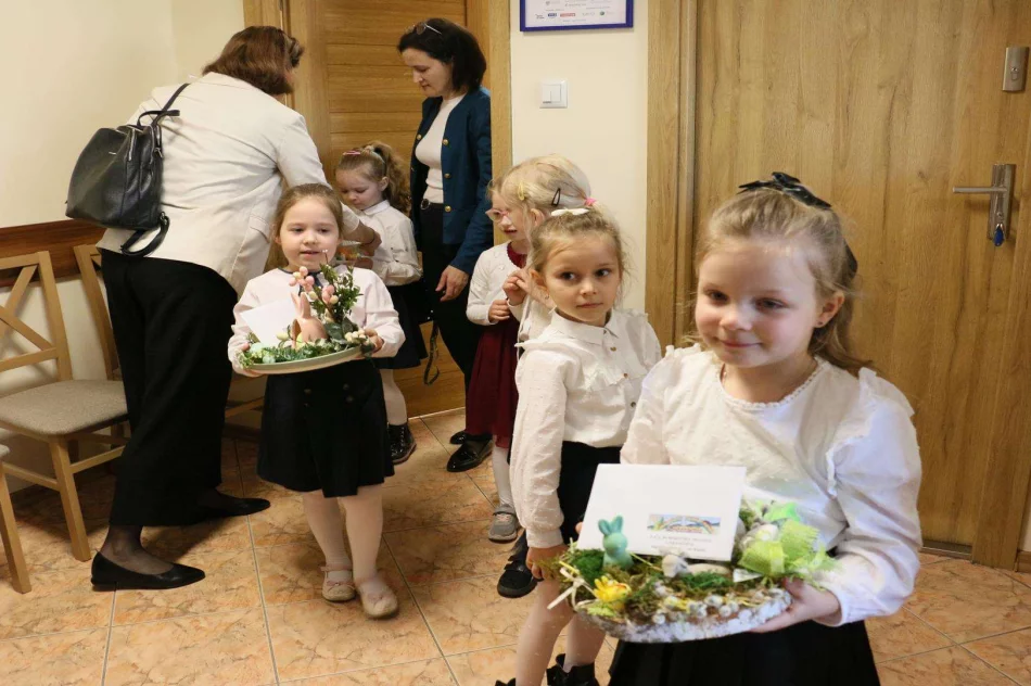 Przedszkolaki z wielkanocnymi życzeniami u Burmistrz Miasta - zdjęcie 3