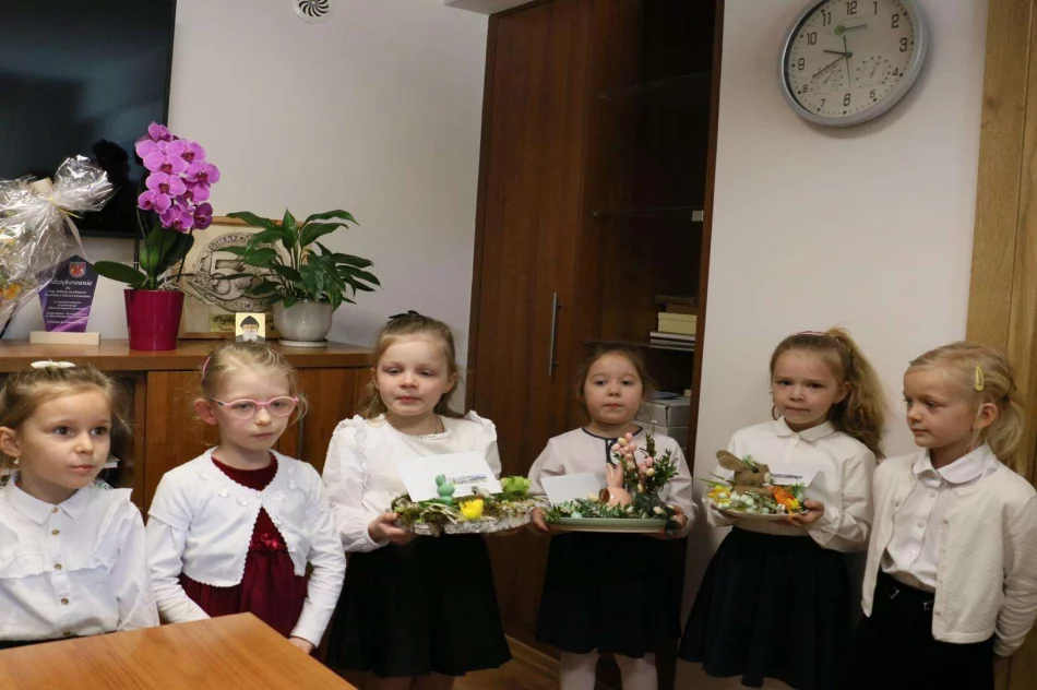 Przedszkolaki z wielkanocnymi życzeniami u Burmistrz Miasta - zdjęcie 11