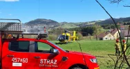 Motocyklista na crossie uderzył w słup. Jedna osoba ranna, wezwano LPR - zdjęcie 2