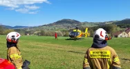 Motocyklista na crossie uderzył w słup. Jedna osoba ranna, wezwano LPR - zdjęcie 3
