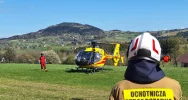 Motocyklista na crossie uderzył w słup. Jedna osoba ranna, wezwano LPR - zdjęcie 4