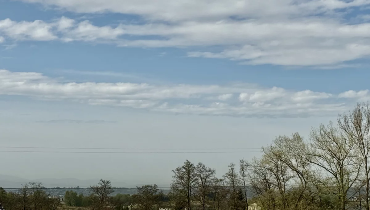 Saharyjski pył nad południem kraju