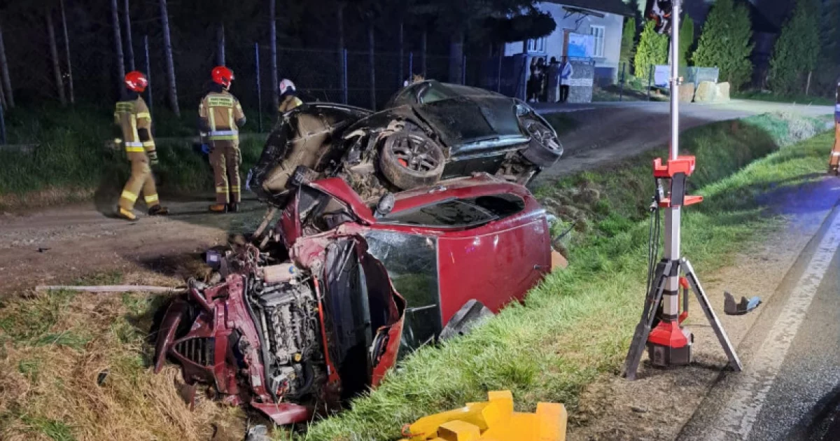 Groźny wypadek: auta rozbite, uczestnicy wyszli cało (ZDJĘCIA)