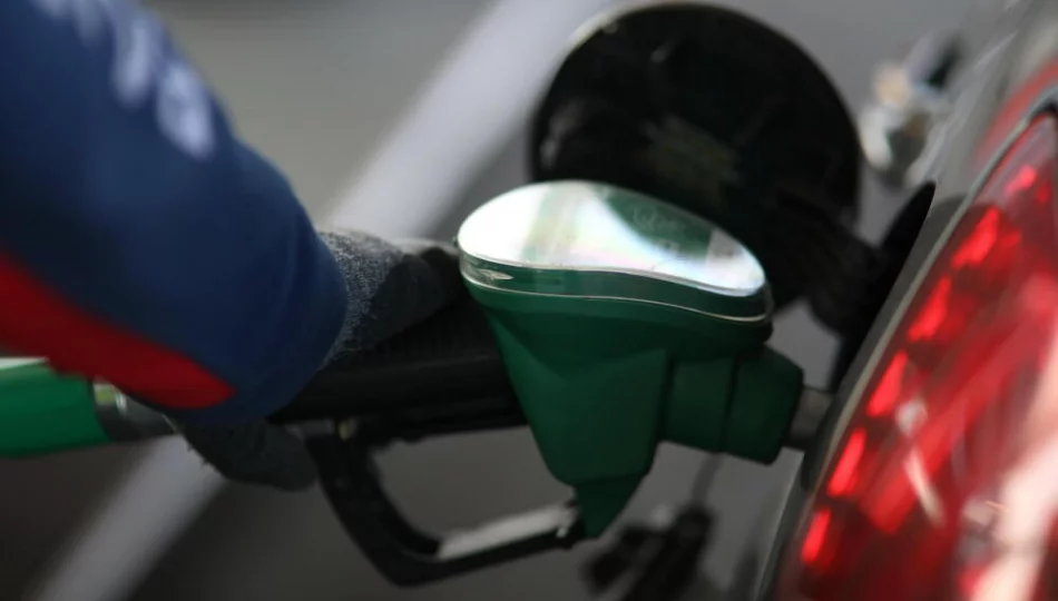 Sejm uchwalił ustawę wprowadzającą urzędowe ceny maksymalne na benzynę i olej napędowy - zdjęcie 1