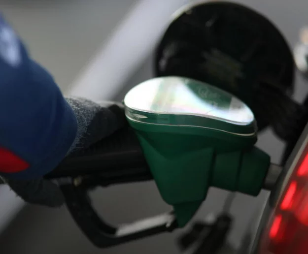 Sejm uchwalił ustawę wprowadzającą urzędowe ceny maksymalne na benzynę i olej napędowy - zdjęcie główne