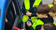 Policjanci i uczniowie rozdawali "słoneczka" oraz... czerwone kartki - zdjęcie 3