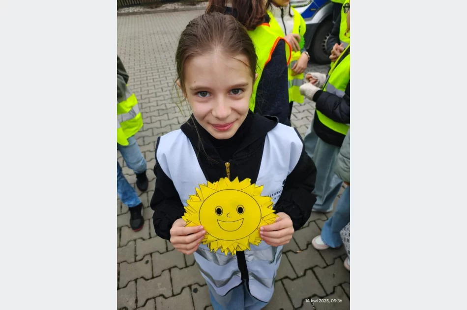 Policjanci i uczniowie rozdawali "słoneczka" oraz... czerwone kartki - zdjęcie 4