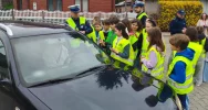 Policjanci i uczniowie rozdawali "słoneczka" oraz... czerwone kartki - zdjęcie 5