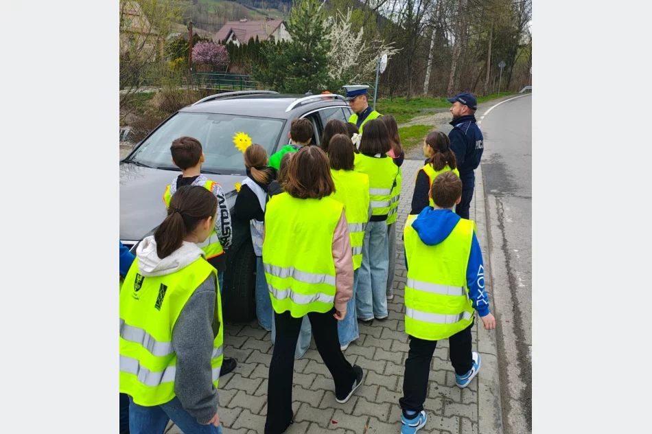 Policjanci i uczniowie rozdawali "słoneczka" oraz... czerwone kartki - zdjęcie 8