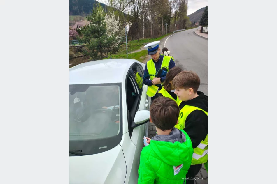 Policjanci i uczniowie rozdawali "słoneczka" oraz... czerwone kartki - zdjęcie 9