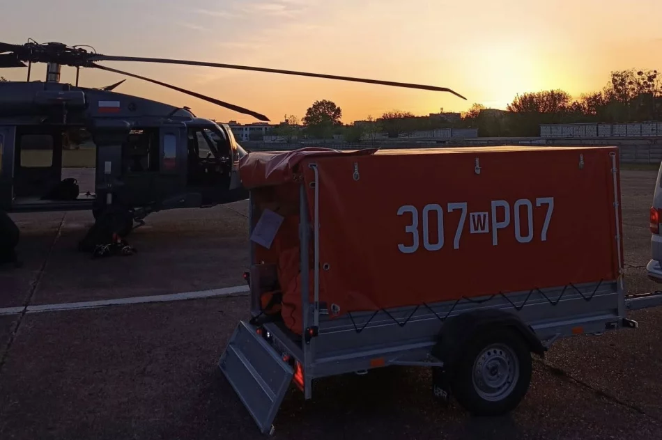Pożar w Biebrzańskim PN rozszerza się. Dziś więcej śmigłowców, w tym Black Hawk policji - zdjęcie 16