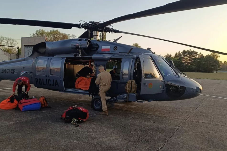 Pożar w Biebrzańskim PN rozszerza się. Dziś więcej śmigłowców, w tym Black Hawk policji - zdjęcie 17