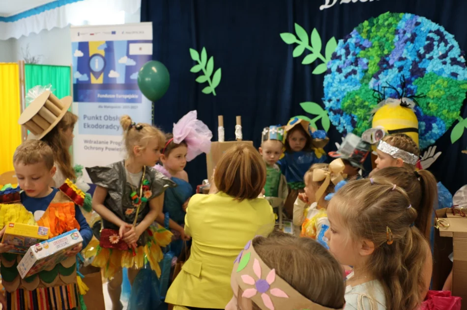 EKO MODA to wygoda! – pokaz mody w Miejskim Przedszkolu Nr 1 - zdjęcie 15