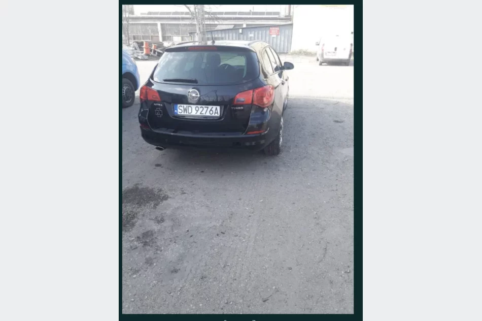 Opel Astra 1.4 Turbo 2011 – Kombi, Benzyna, 198 000 km - zdjęcie 2