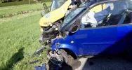 Zmiażdżony Smart, prowadził nastolatek. Trzy osoby w szpitalu - zdjęcie 2