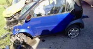 Zmiażdżony Smart, prowadził nastolatek. Trzy osoby w szpitalu - zdjęcie 3