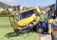 17-letni sprawca pod wpływem narkotyków. Poważne obrażenia pasażera - zdjęcie główne