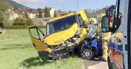 Zmiażdżony Smart, prowadził nastolatek. Trzy osoby w szpitalu - zdjęcie 4