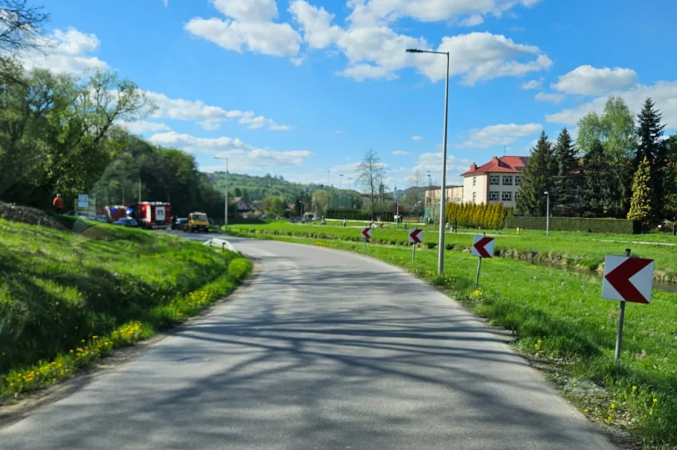 Zmiażdżony Smart, prowadził nastolatek. Trzy osoby w szpitalu - zdjęcie 5