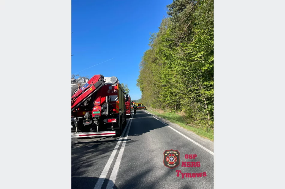 Zderzenie samochodu osobowego z busem - jedna osoba nie żyje - zdjęcie 6