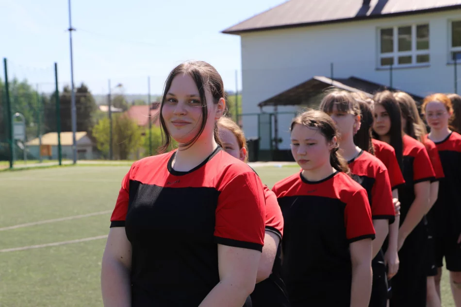 Dziewczęta z Pasierbca Mistrzyniami Gminy Limanowa w piłce nożnej młodzieży - zdjęcie 10