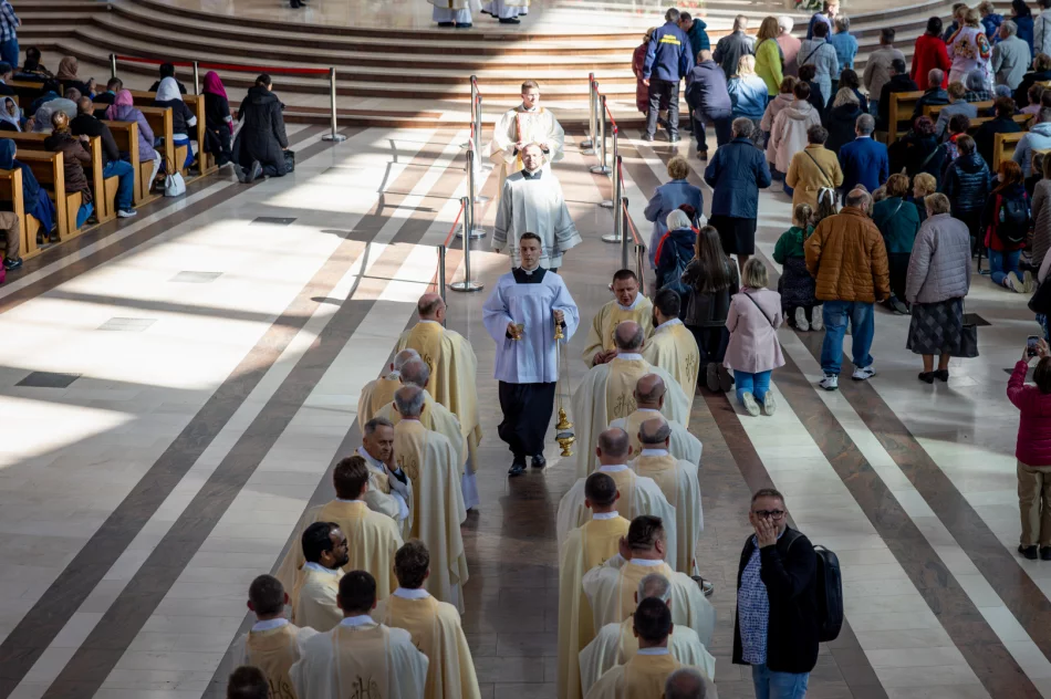 Chór LimaNovum wystąpił w Sanktuarium Bożego Miłosierdzia w Łagiewnikach - zdjęcie 9