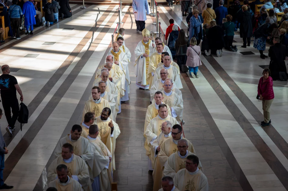 Chór LimaNovum wystąpił w Sanktuarium Bożego Miłosierdzia w Łagiewnikach - zdjęcie 11