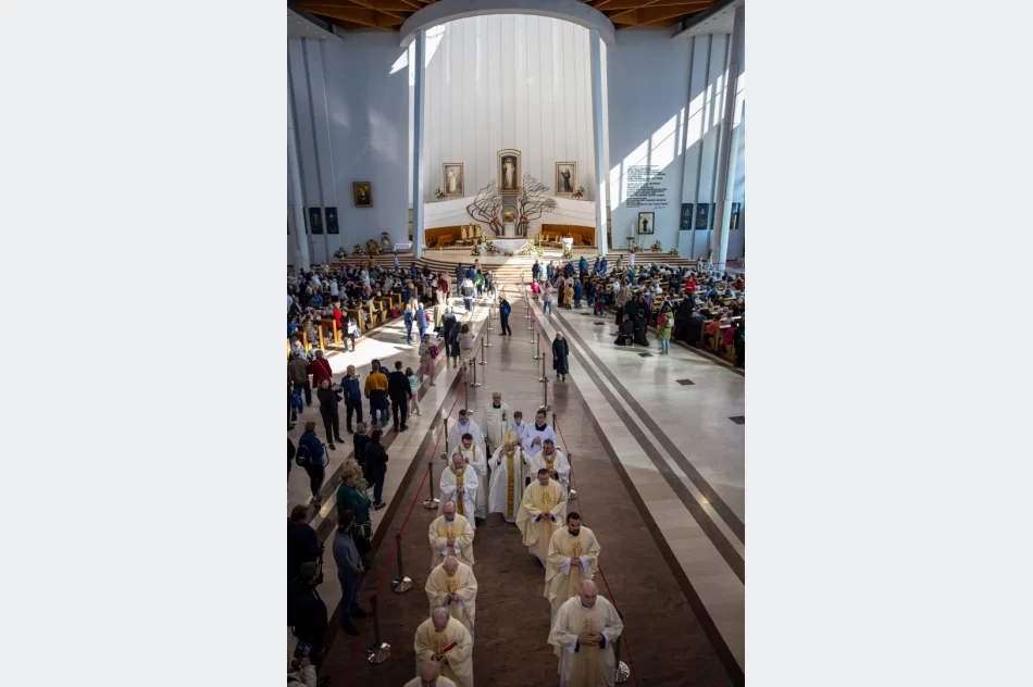 Chór LimaNovum wystąpił w Sanktuarium Bożego Miłosierdzia w Łagiewnikach - zdjęcie 12
