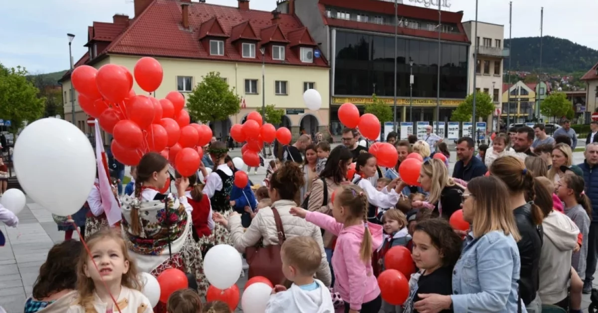 „Biało-czerwone świętowanie” na limanowskim rynku