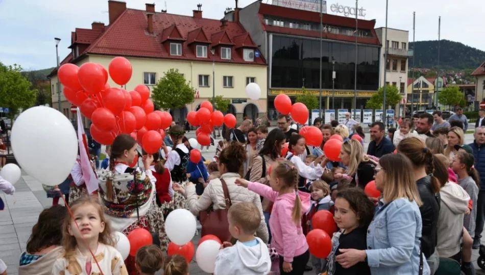 „Biało-czerwone świętowanie” na limanowskim rynku - zdjęcie 1
