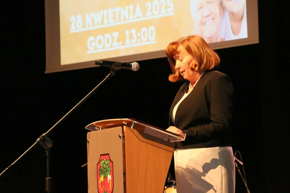 Miasto Limanowa otrzymało certyfikat „Gmina przyjazna Seniorom”, mieszkańcom wydano pierwsze Ogólnopolskie Karty Seniora - zdjęcie 12