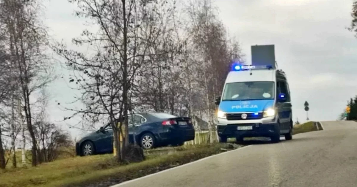 Uderzyła w policyjny radiowóz
