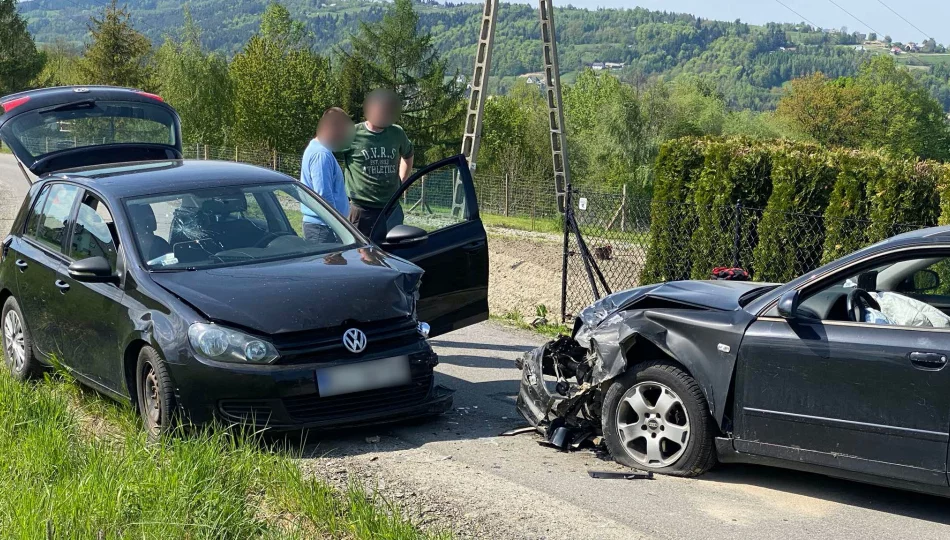 Czołowe zderzenie – jedna osoba trafiła do szpitala - zdjęcie 1