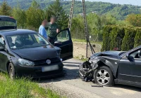 Czołowe zderzenie – jedna osoba trafiła do szpitala - zdjęcie główne