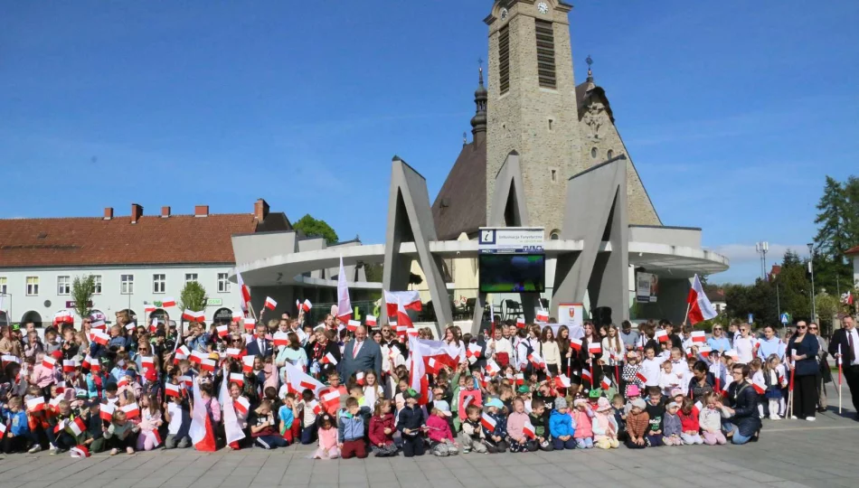 Patriotyczne świętowanie na limanowskim rynku! - zdjęcie 1