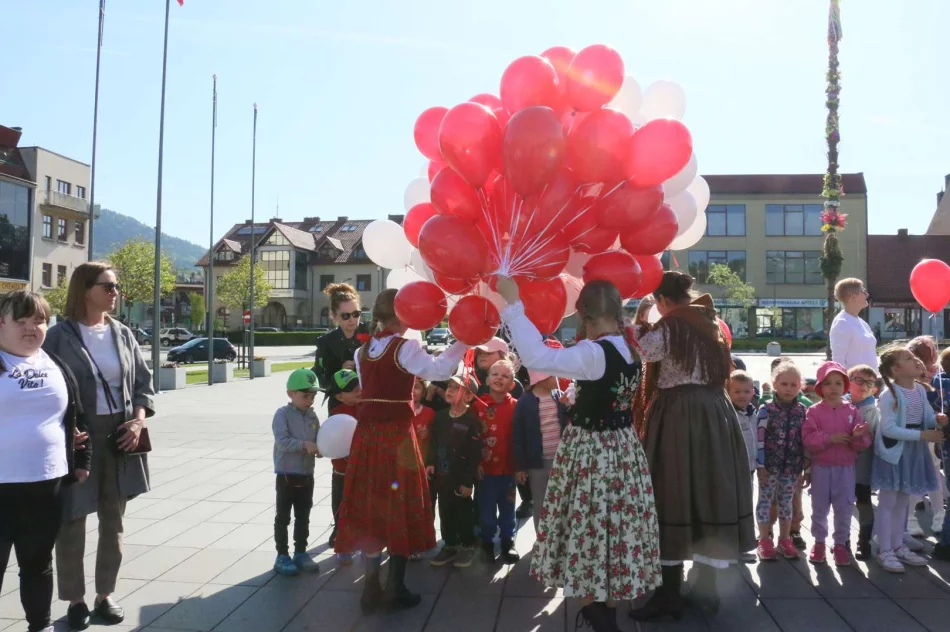Patriotyczne świętowanie na limanowskim rynku! - zdjęcie 7