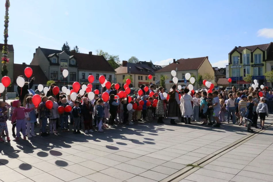Patriotyczne świętowanie na limanowskim rynku! - zdjęcie 9
