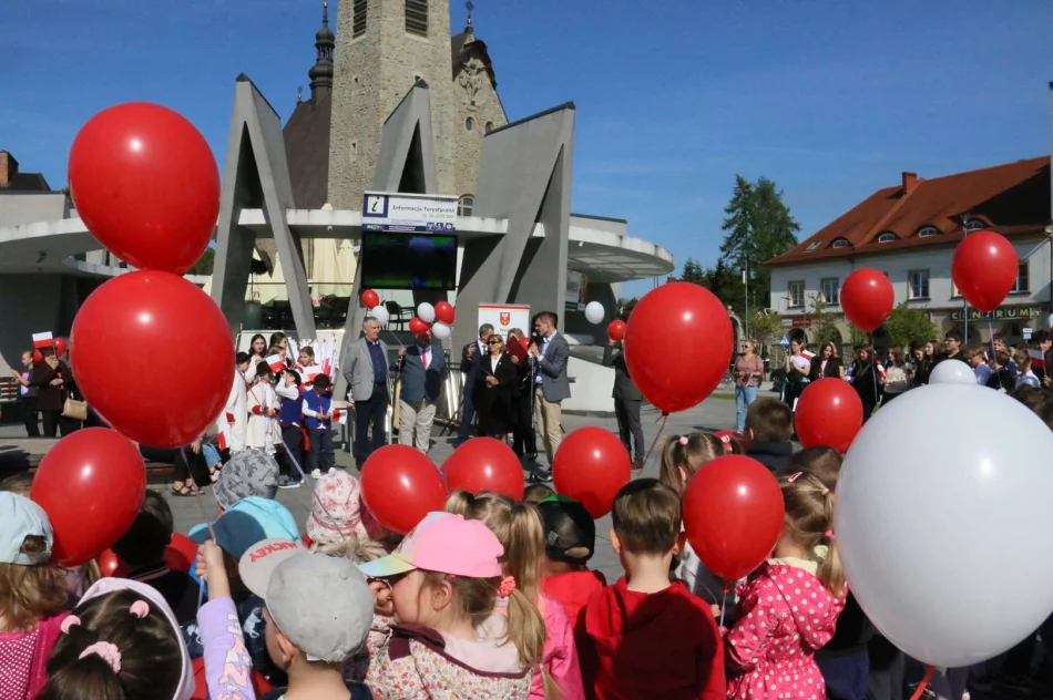 Patriotyczne świętowanie na limanowskim rynku! - zdjęcie 10