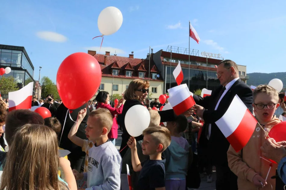 Patriotyczne świętowanie na limanowskim rynku! - zdjęcie 11