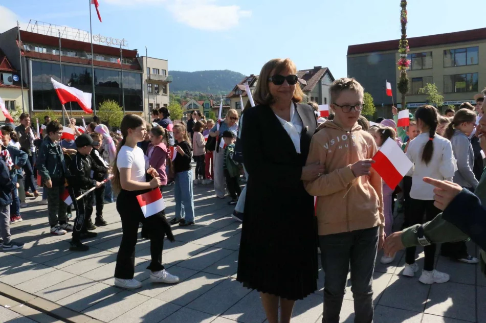 Patriotyczne świętowanie na limanowskim rynku! - zdjęcie 15