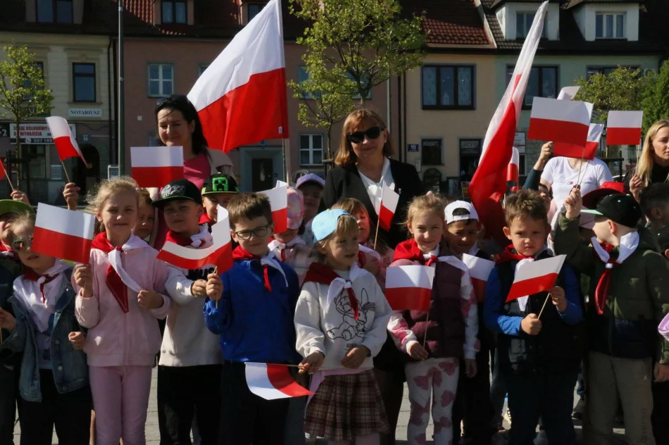 Patriotyczne świętowanie na limanowskim rynku! - zdjęcie 16